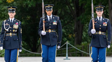 Tomb of the Unknown Soldier guarded by all-women team for first time