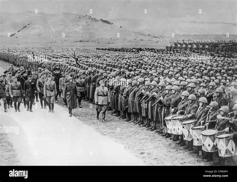 Benito Mussolini With Units Of The 8th Army 1940 Stock Photo Alamy