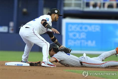 이정후 멀티히트로 7경기 연속 안타추격 득점에 동점타까지 연합뉴스