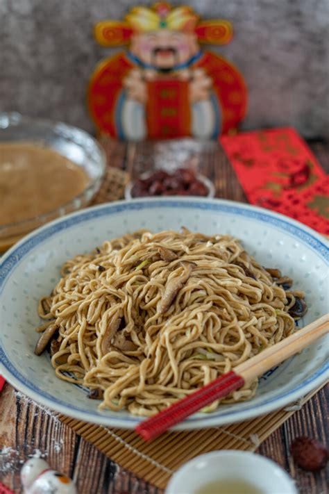 Quick And Easy Longevity Noodles Yi Mein Recipe