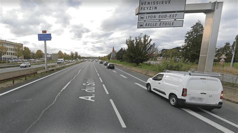 La Passerelle Qui Enjambe L A7 à Bourg Lès Valence Va être Démontée Journal Du Bâtiment Et Des Tp