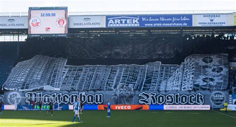 Rostock Choreo sorgt für Entsetzen Verein verteidigt Hansa Fans