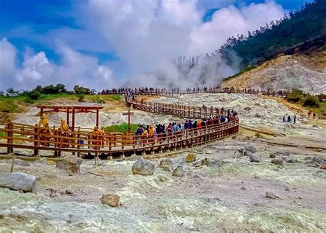 Kawah Sikidang Salah Satu Obyek Wisata Hits Dieng