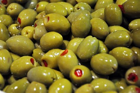 Pepper Stuffed Manzanilla Olives - per 200g - Lunya