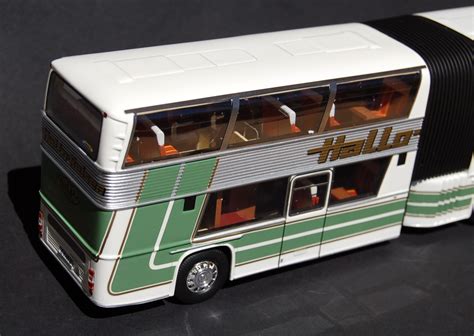 El Kekomóvil: Neoplan Jumbocruiser N138/4 MK I 1975 'Hallo Reisen International' de Neo Scale Models