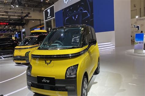 Perbandingan Wuling Air Ev Lite Dan Seres E Mobil Listrik Termurah Di