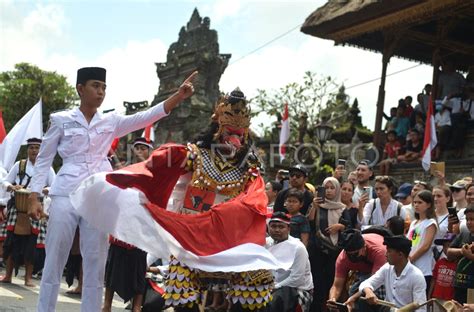 Parade Seni Kemerdekaan Di Bali Antara Foto