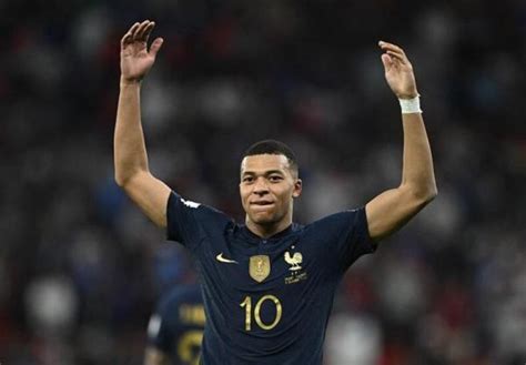 Raih Sepatu Emas Di Piala Dunia Intip Koleksi Mobil Kylian Mbappe