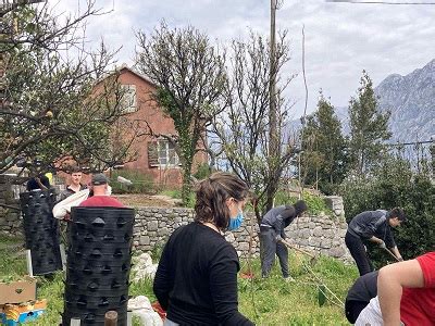 VOLONTERI NVO NAŠA AKCIJA IZ KOTORA ZA VIKEND SADILI POVRĆE I UREĐIVALI