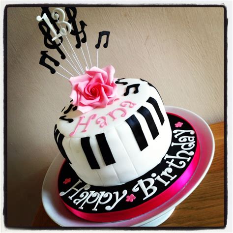 Piano music birthday cake | 21st Birthday | Pinterest