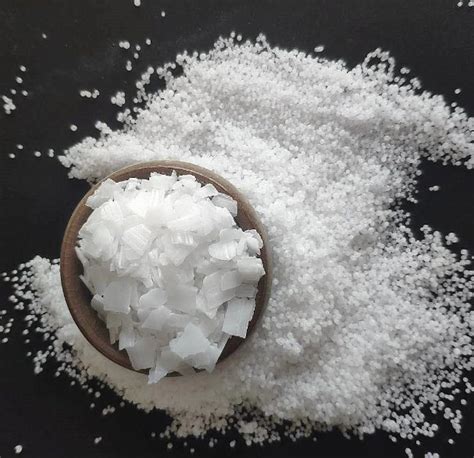 China Factory Supplier Caustic Soda Flakes Pearls Sodium Hydroxide Naoh