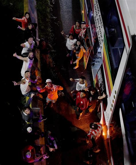 Supercopa Argentina: así salió la caravana de hinchas de Estudiantes