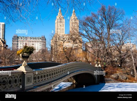 Us New York City Central Park Bow Bridge The Ramble And Lake Stock