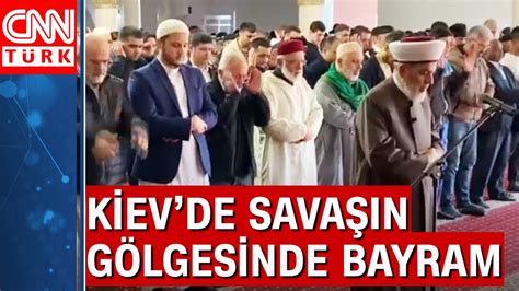 Ukrayna daki müslümanlar savaşın gölgesinde bayram namazı kıldı YouTube