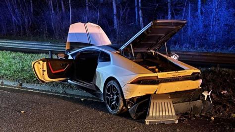 High Speed Chase Ends With Lamborghini Huracán Crash And Police Hunting