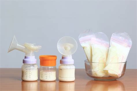 Breastfeeding Moms How To Safely Store Pumped Breastmilk