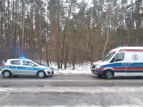 Policjanci Z Po A Ca Uratowali Ycie M Czy Nie Le A W Niegu