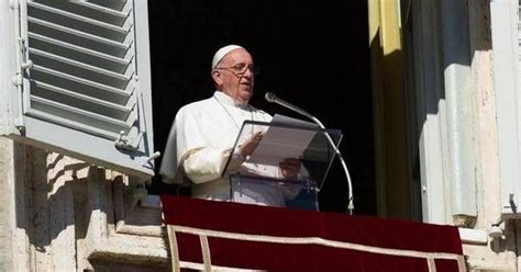 Papa Angelus Dolore Per Il Naufragio Nave Migranti Davanti Alle Coste