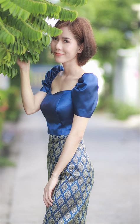 Pin On นางแบบ Myanmar Dress Design Women Dresses Classy Traditional