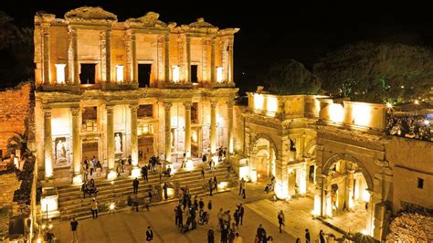 Antik kent gece müzeciliği için ışıklandırıldı Efes gece başka güzel