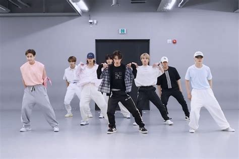 Watch Stray Kids Moves Are Razor Sharp In New Dance Practice Video