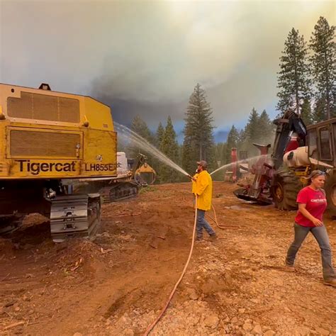 As Park Fire Spreads in California, Some Residents Defy Evacuation ...