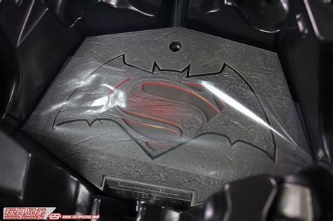 玩具影音 Hot Toys蝙蝠俠對超人 正義曙光裝甲蝙蝠俠戰損版 珍藏人偶 Toys Zone D 玩具兄弟 Figures Price List Reviews