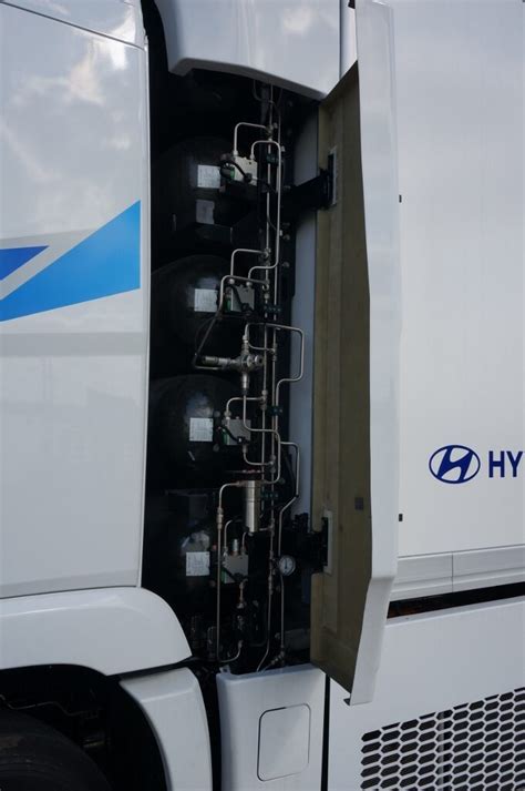 Foto S Eerste Hyundai Xcient Waterstoftruck Is In Nederland TTM Nl