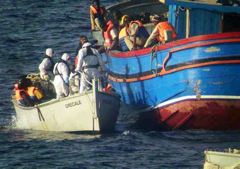 Naufragio Di Immigrati Provoca Morti Salvi In Poche Ore