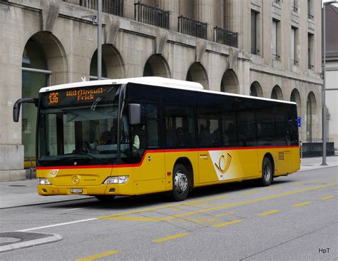 Postauto Mercedes Citaro AG 14618 Unterwegs Auf Der Linie 136 In Der