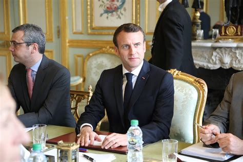 Politique La popularité d Emmanuel Macron en légère baisse selon un