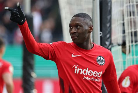 Psg Line Up Move For Eintracht Frankfurts Randal Kolo Muani Get