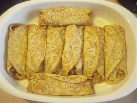 Gefüllte Pfannkuchen mit Broccoli und Joghurtdip Rezept kochbar de