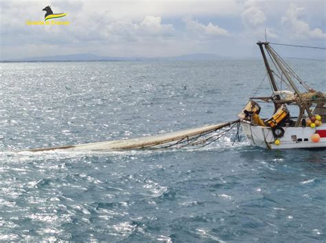 Pesca A Strascico In Zona Vietate Controlli Della Finanza Anche In