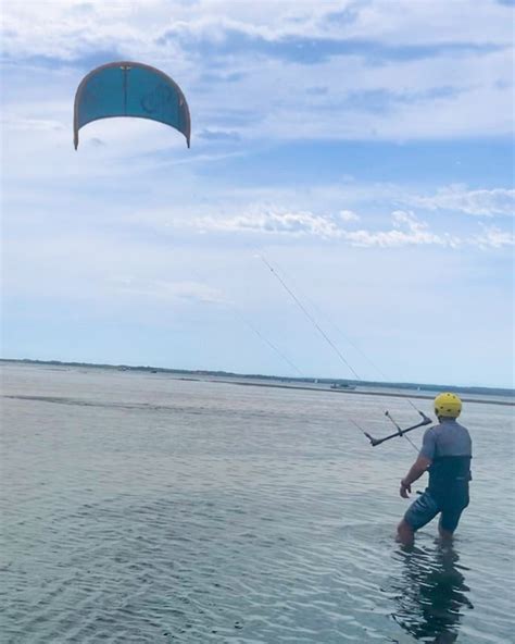 First Steps Flying A Kite In Kitesurfing Essential Reflexes To