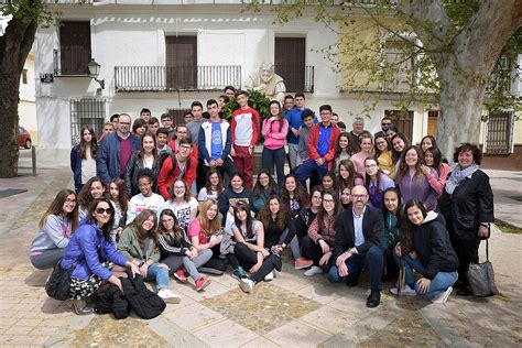 El IES Vicente Cano Homenajea A Cervantes Leyendo Los Sonetos Y