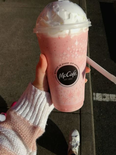 Strawberry milkshake | Strawberry milkshake, Mcdonalds milkshake ...