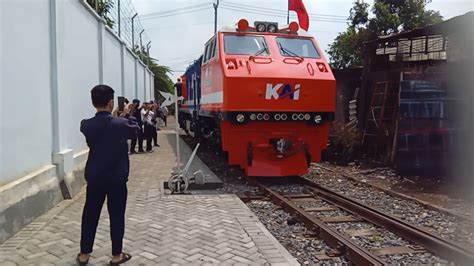 Proses Masuk Lokomotif R B CC 201 83 48 SDT Ke Balai Yasa Yogyakarta