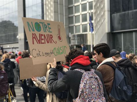 Mobilisation pour le climat un millier de jeunes ont marché jusqu à la