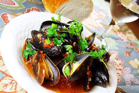 Steamed Mussels In White Wine And Tomato Sauce The Comfort Of Cooking