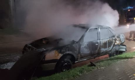 Dos autos se incendiaron en la madrugada uruguayense El Miércoles Digital