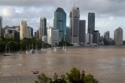 Brisbane floods lower, but devastation continues - Australian Geographic