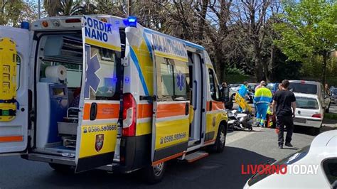 Livorno Enne Ferito Nello Scontro Auto Scooter