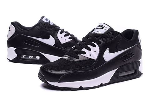 Купить Nike Air Max 90 Essential Black White 616730 023 по дисконт цене в Москве