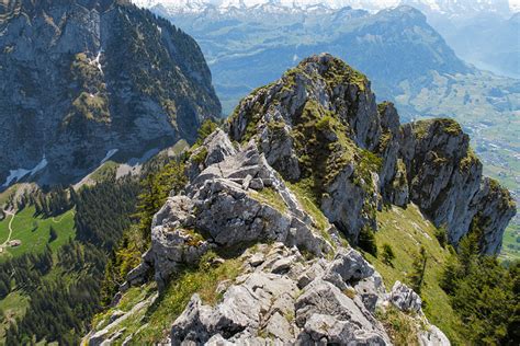 Blick vom Grat aus zum Vorgipfel nach überwundener hikr org