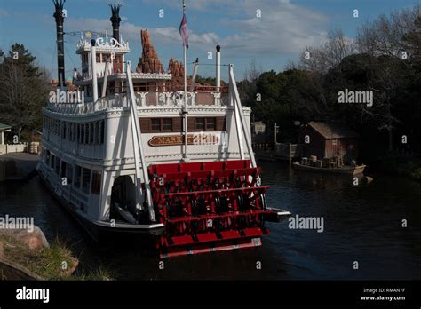 Barco fluvial disneyland fotografías e imágenes de alta resolución Alamy