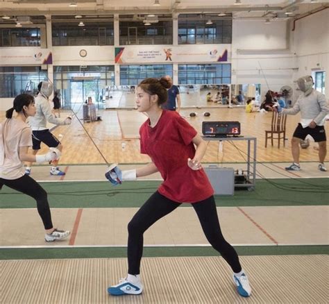 Hot girl đấu kiếm cao m đẹp tựa thiên thần nhờ uống thứ nước này mỗi ngày