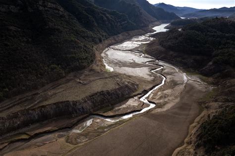 Cataluña se prepara para más restricciones de agua por sequía histórica