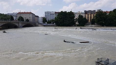 Isar Hochwasser In M Nchen Surfer Video Sorgt F R Aufsehen