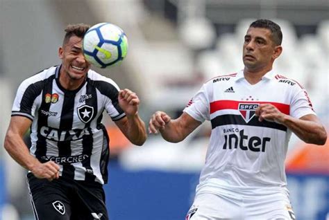 Botafogo Fica Duas Vezes Na Frente Do Placar Mas Cede Empate Ao São